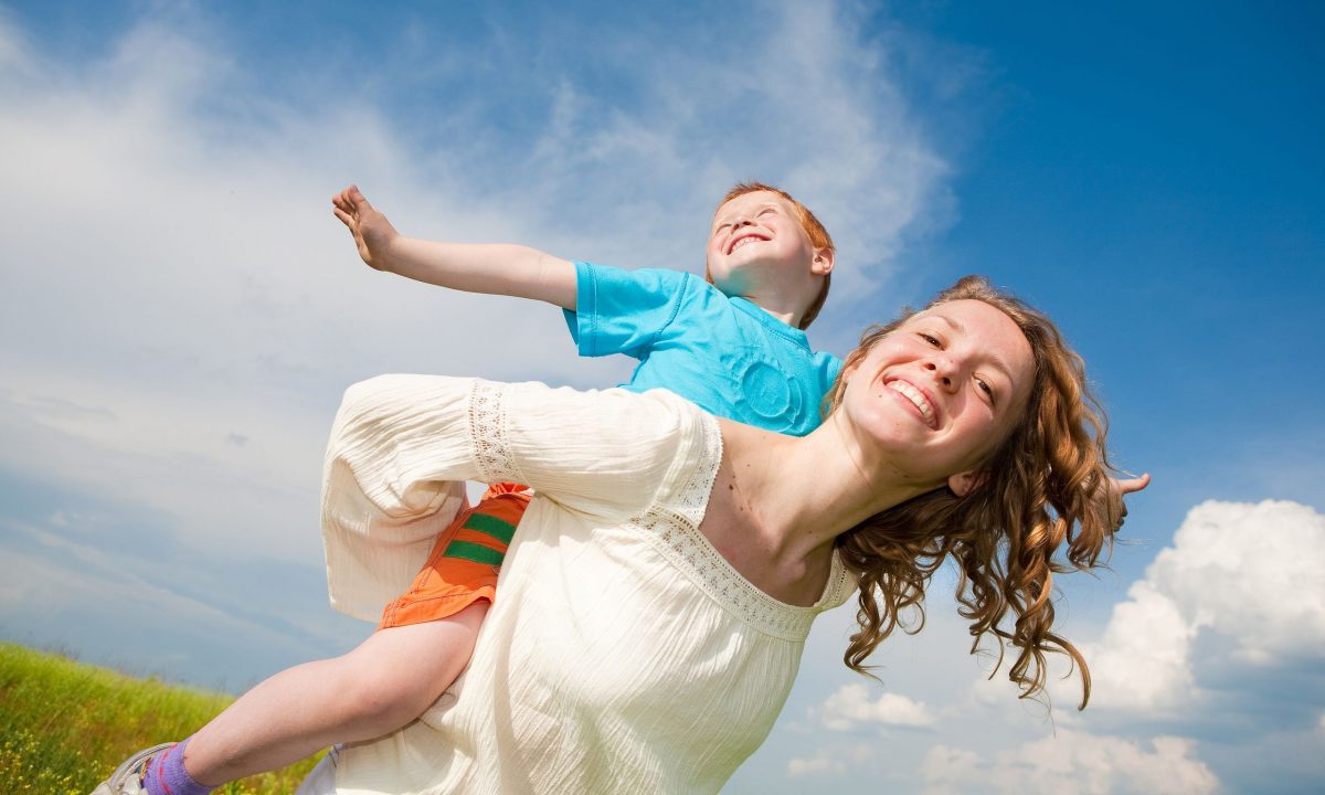 Πώς να ενδυναμώσετε τη σχέση με το παιδί σας μέσα από 8 απλές συνήθειες