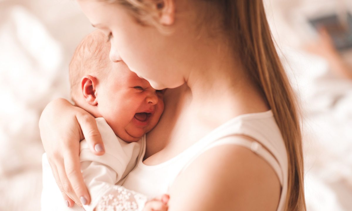 Μου έπεσε το μωρό στο πάτωμα: Πότε πρέπει να ανησυχήσω;