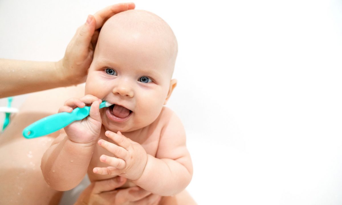 Πρέπει να καθαρίζετε τη γλώσσα του μωρού σας;
