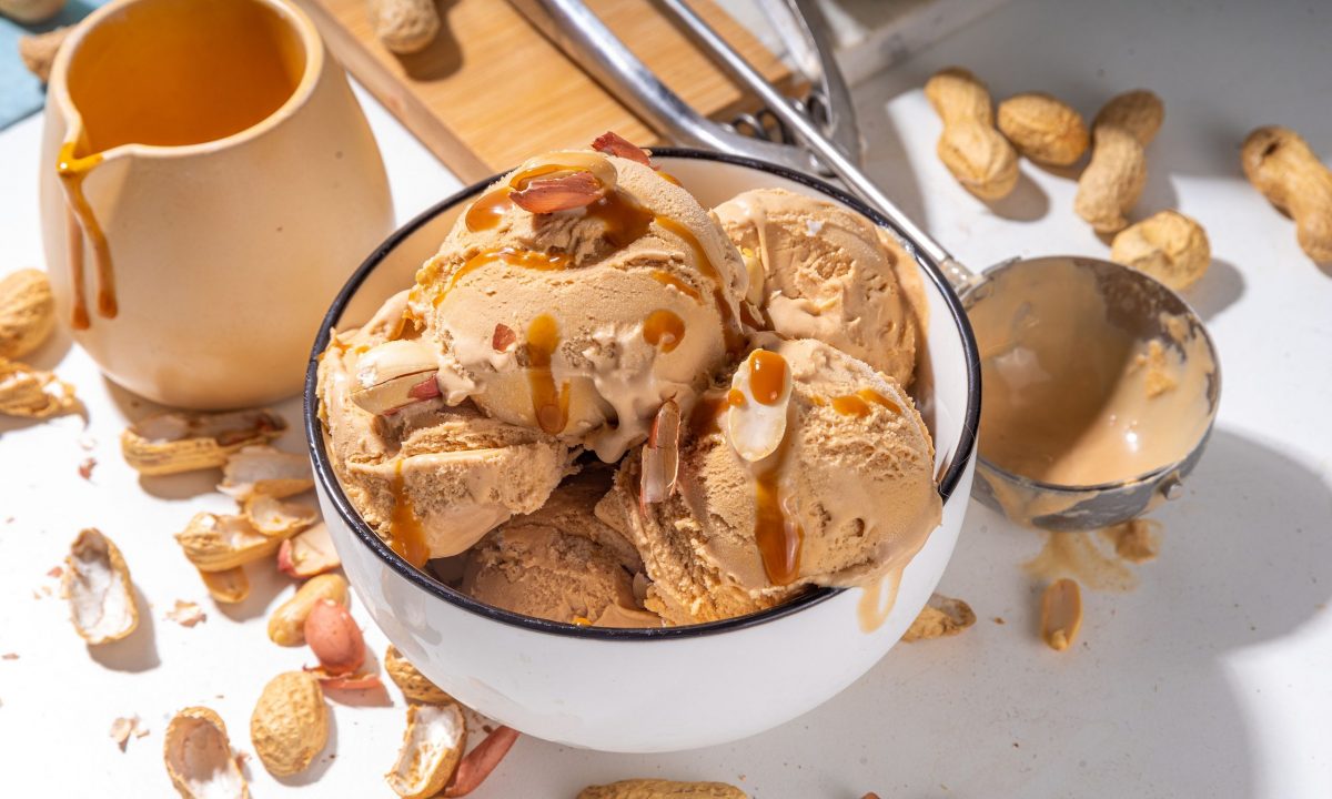 2 συνταγές για παγωτό φυστικοβούτυρο (η μία είναι χωρίς μίξερ)