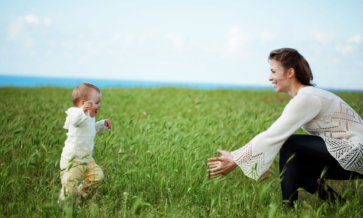 Πότε θα περπατήσει το μωρό μου; Τι πρέπει να ξέρουν οι γονείς σύμφωνα με παιδίατρο