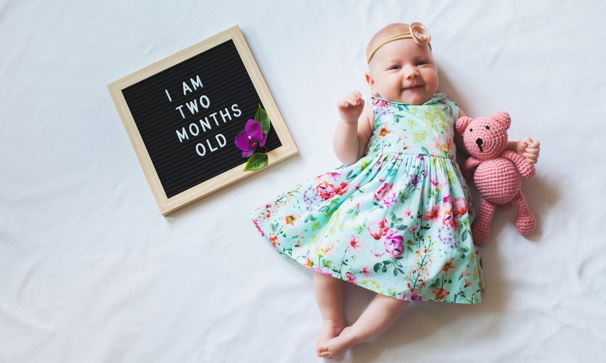 Πώς απασχολώ ένα μωρό 2 μηνών; 10 δραστηριότητες που ενισχύουν την ανάπτυξή του