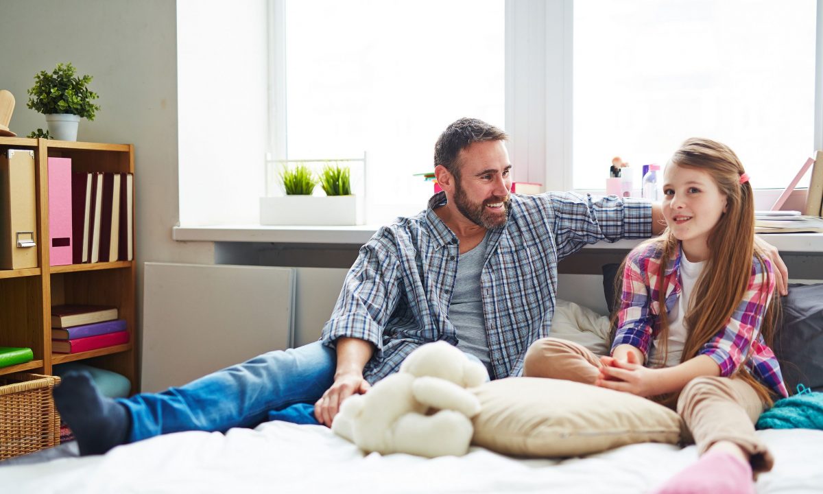 5 λόγοι που οι έφηβες απομακρύνονται από τον μπαμπά τους