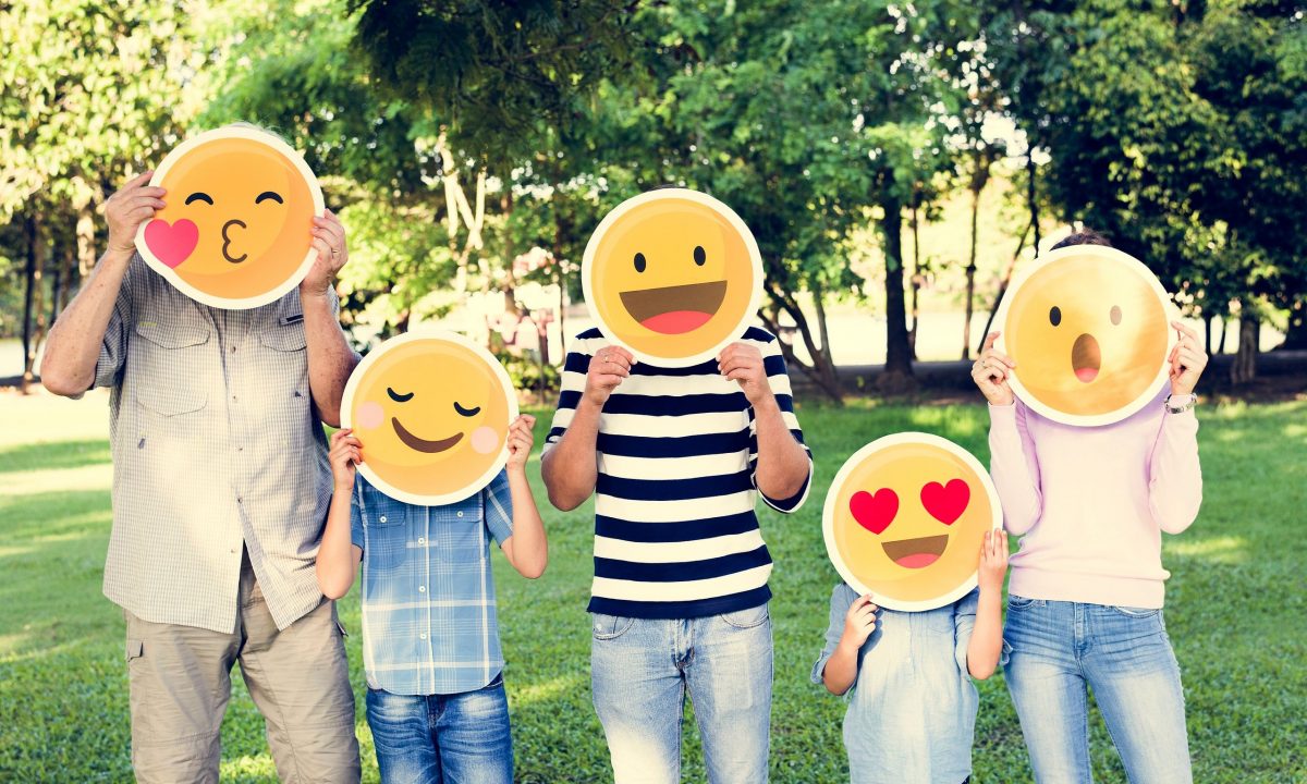 Τα emojis που μπερδεύουν τους γονείς: Τι πραγματικά εννοούν τα παιδιά σου;