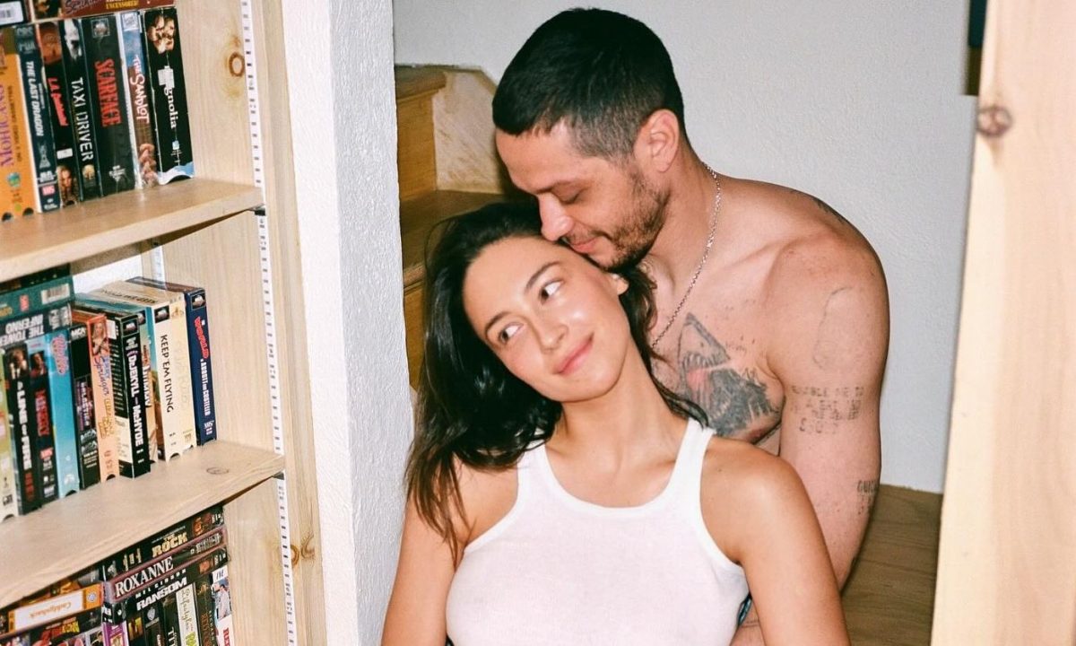 Ξεχάστε ό,τι ξέρατε για τα baby reveals: Ο Pete Davidson το έκανε... meme-worthy