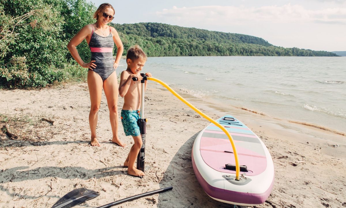 Έρευνα: Οι γονείς χρειάζονται 2,4 μέρες για να ξεκουραστούν από τις διακοπές του καλοκαιριού