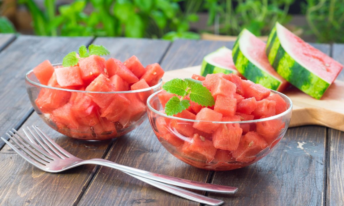 Δροσιστική καλοκαιρινή συνταγή για τις μέρες με καύσωνα: Παγωμένα κυβάκια καρπουζιού με λάιμ