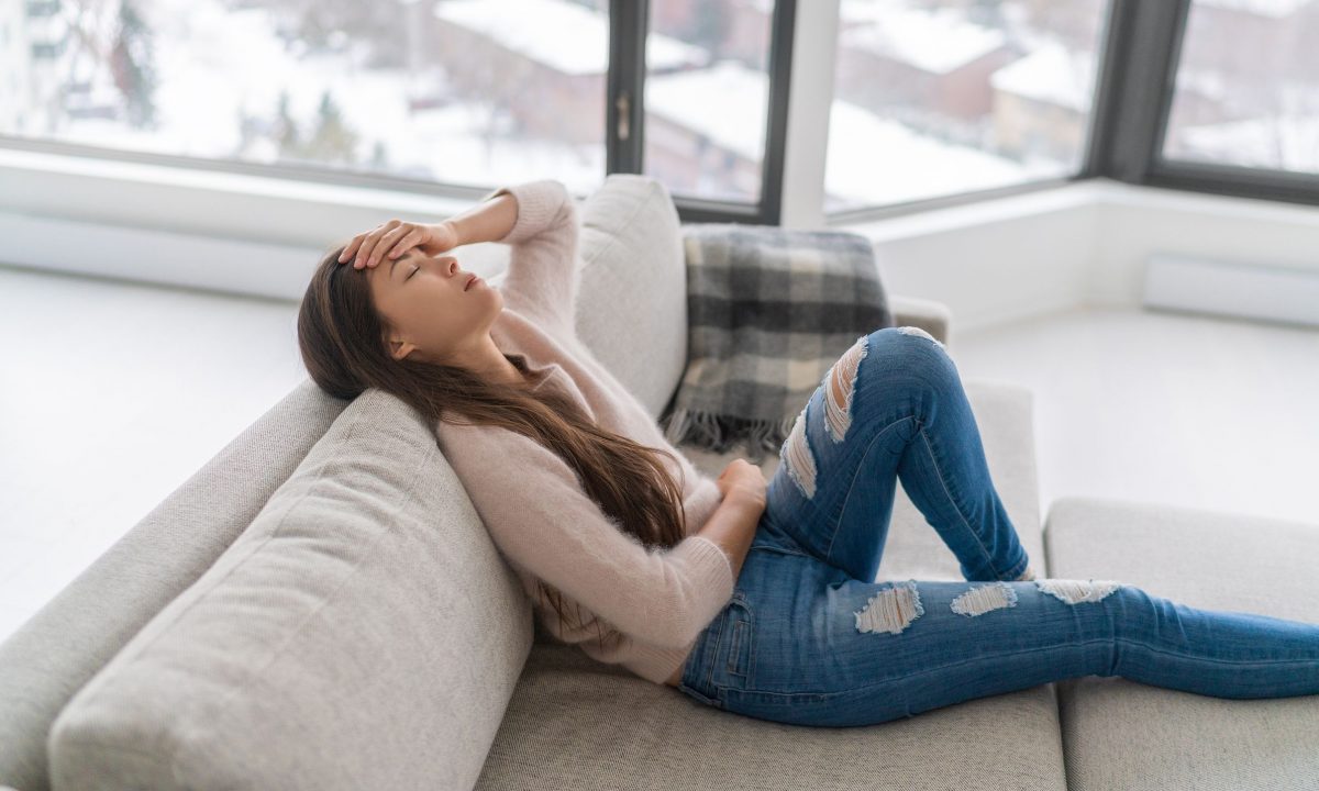 Ημικρανία και οιστρογόνα: Όταν οι ορμόνες πυροδοτούν τον πόνο