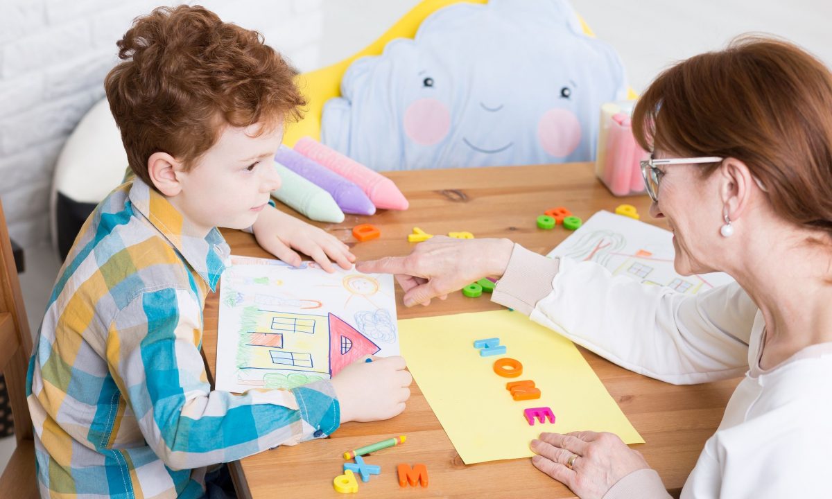 Πότε μιλάνε τα παιδιά με αυτισμό;