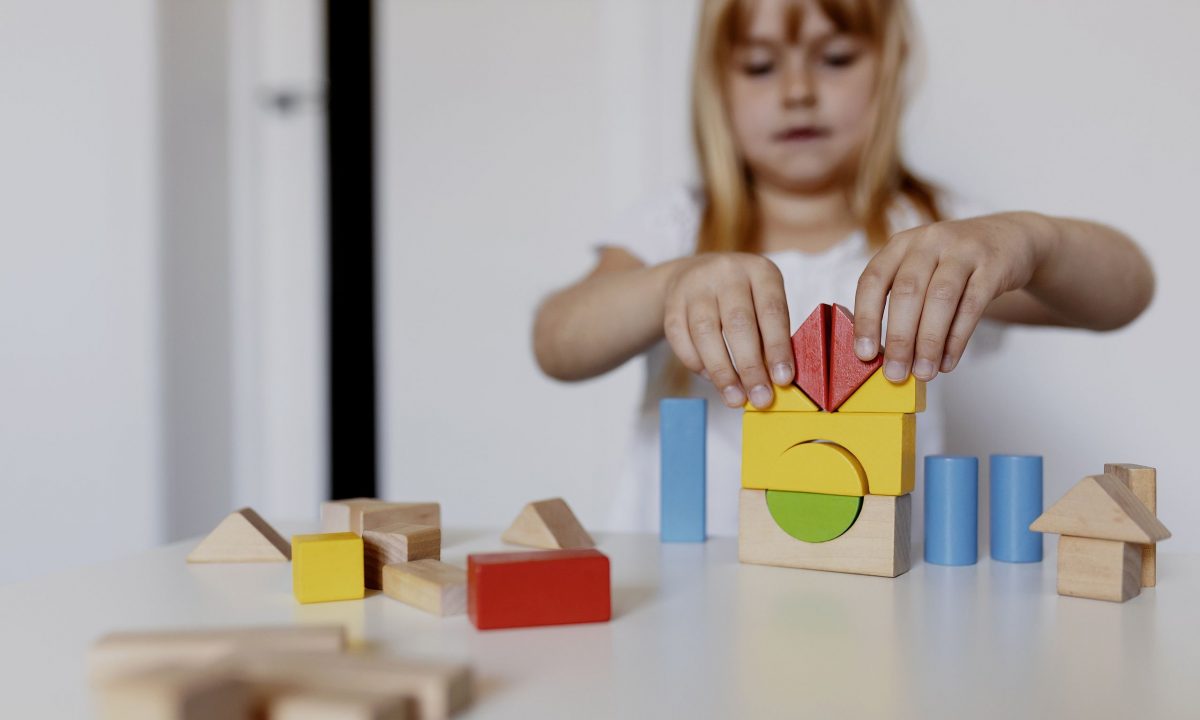 Ξεχάστε τα φύλλα εργασίας – Αυτό χρειάζονται τα παιδιά σας και ο εγκέφαλός τους θα σας ευγνωμονεί