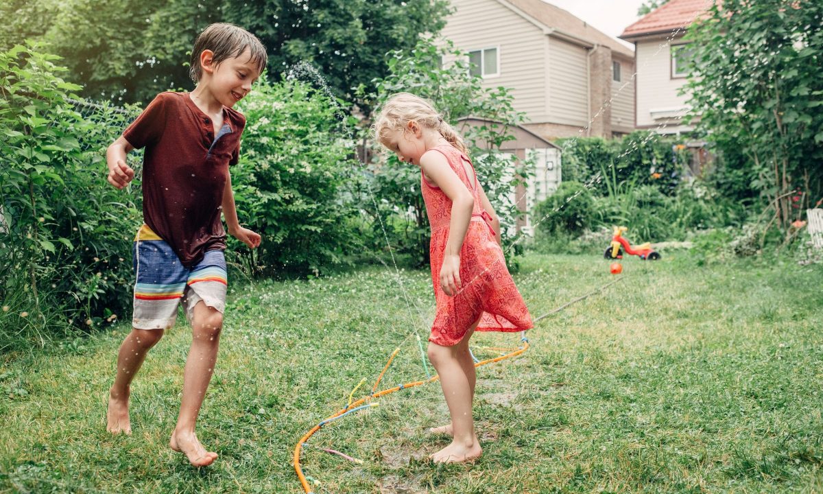 Τι στο καλό είναι το «Slow Parenting»; Το διαδίκτυο απαντά στα υπέρ-απασχολημένα παιδιά