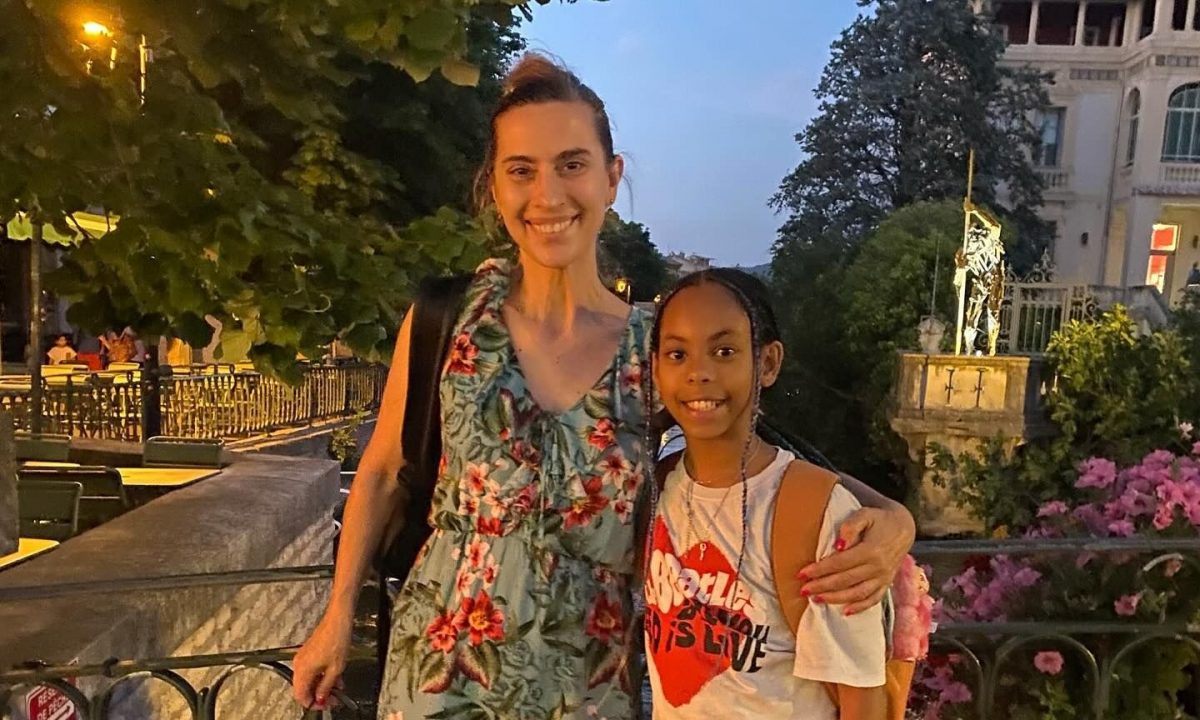 Βίκυ Βολιώτη: Το φωτογραφικό άλμπουμ από τις διακοπές με την κόρη της στη Νότια Γαλλία