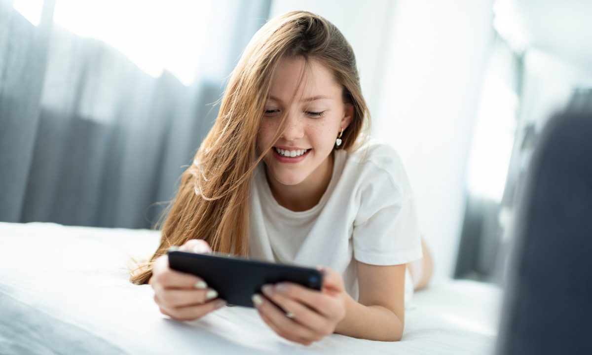 Ξεκούραση ή τεμπελιά; Τι συμβαίνει όταν οι έφηβοι σταματούν τα πάντα το καλοκαίρι