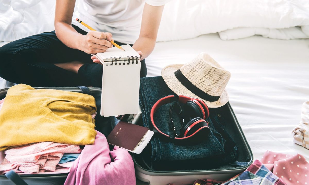 16 πράγματα που πρέπει να κάνετε στο σπίτι πριν φύγετε για διακοπές