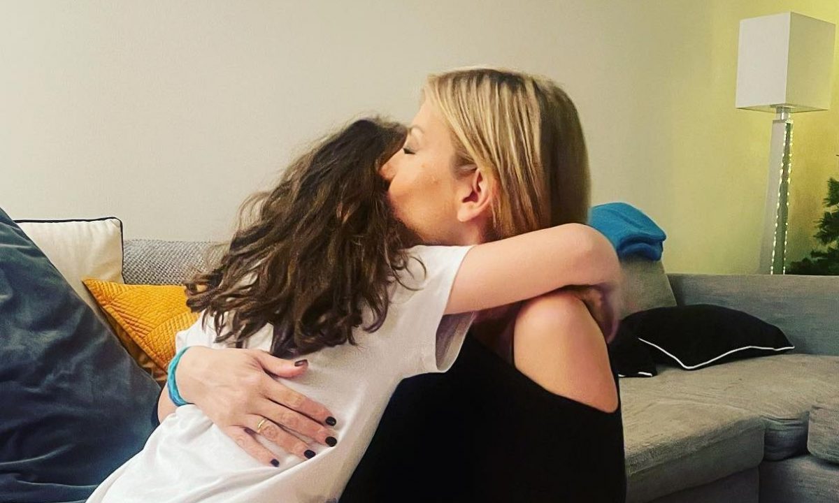 Η 9χρονη κόρη της Ράνιας Τζίμα επισκέφθηκε πρώτη φορά την Επίδαυρο – Η φώτο από το αρχαίο θέατρο