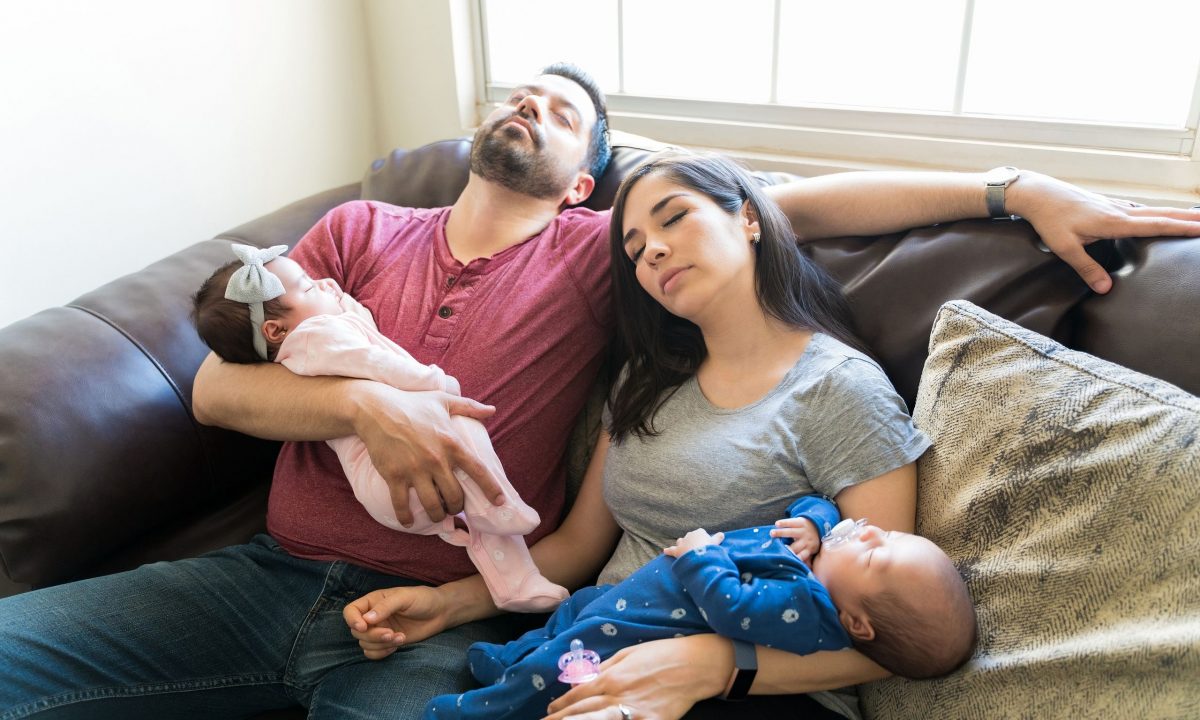 6 συμβουλές για να μην τρελαθείτε από την αυπνία ως νέοι γονείς