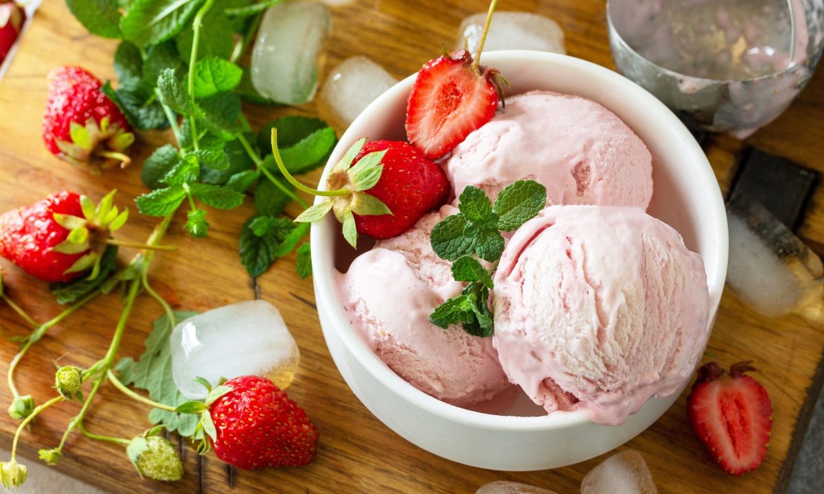Παγωτό μόνο με δύο υλικά και χωρίς ζάχαρη - Τρεις συνταγές για να διαλέξετε