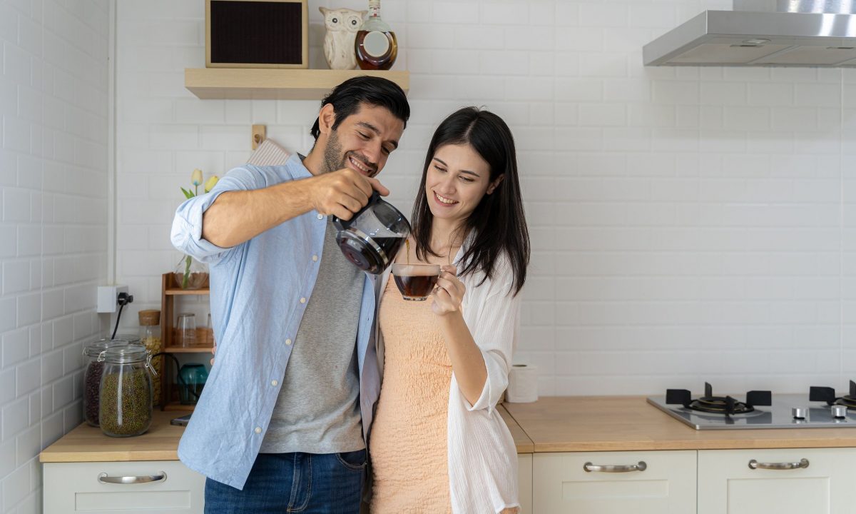 Προσπαθείτε να κάνετε παιδί; Δείτε γιατί πρέπει να περιορίσετε τον καφέ και οι δύο