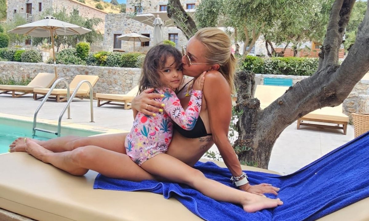 Μαμά και κόρη σε… workout mode: Η Βασιλική Μιλλούση μας δείχνει πώς η γυμναστική γίνεται παιχνίδι