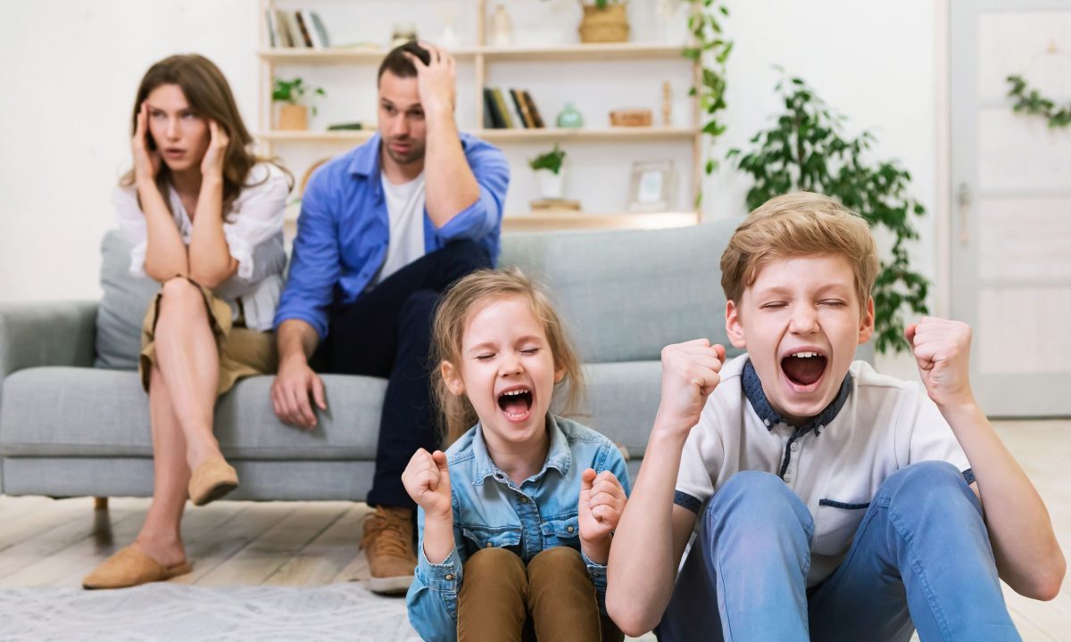 «Λειτουργικό πάγωμα»: Τι συμβαίνει όταν οι γονείς αποσυνδέονται συναισθηματικά;