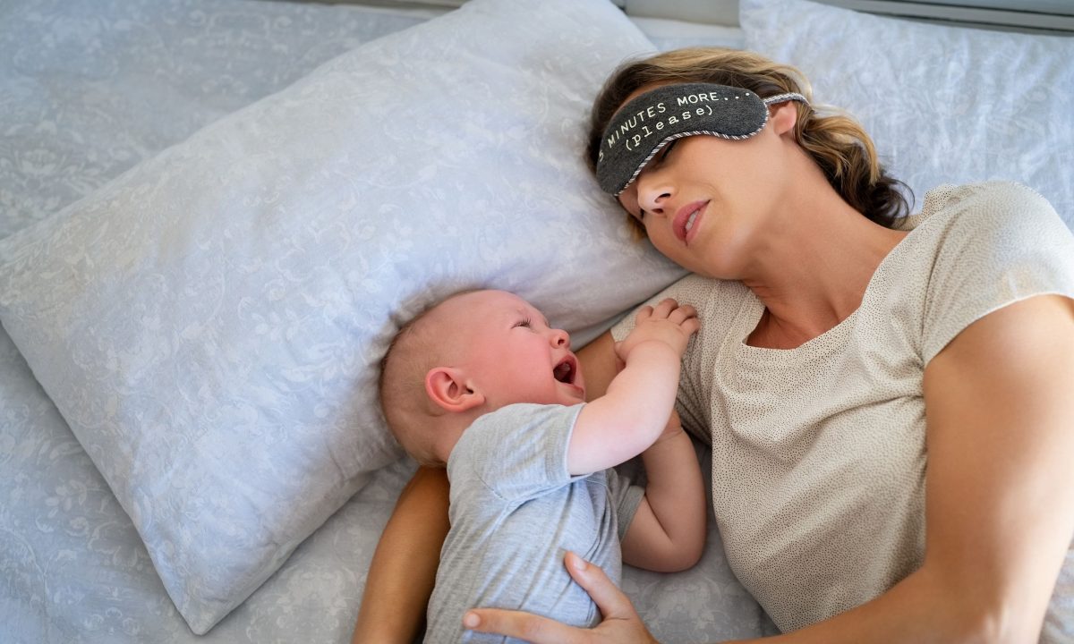 Γιατί το μωρό κλαίει μόλις το βάλω κάτω; Τι πρέπει να κάνω;