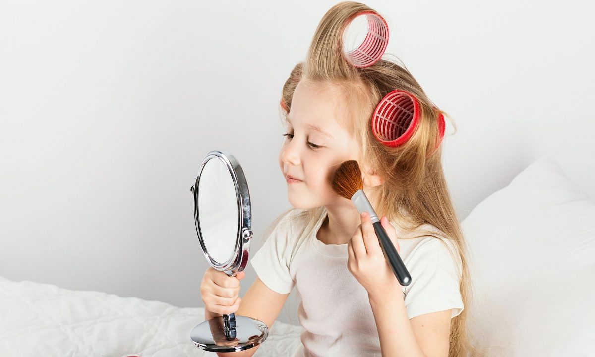 Οι κόρες μας μαθαίνουν να μισούν τον εαυτό τους από τις πρώτες τάξεις του σχολείου