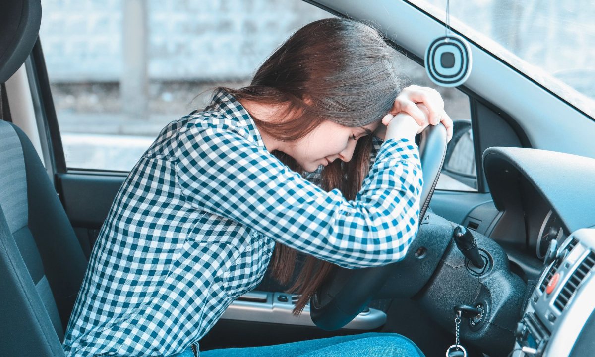 Γιατί οι μαμάδες κλαίνε στο αυτοκίνητο; Είναι φυσιολογικό;