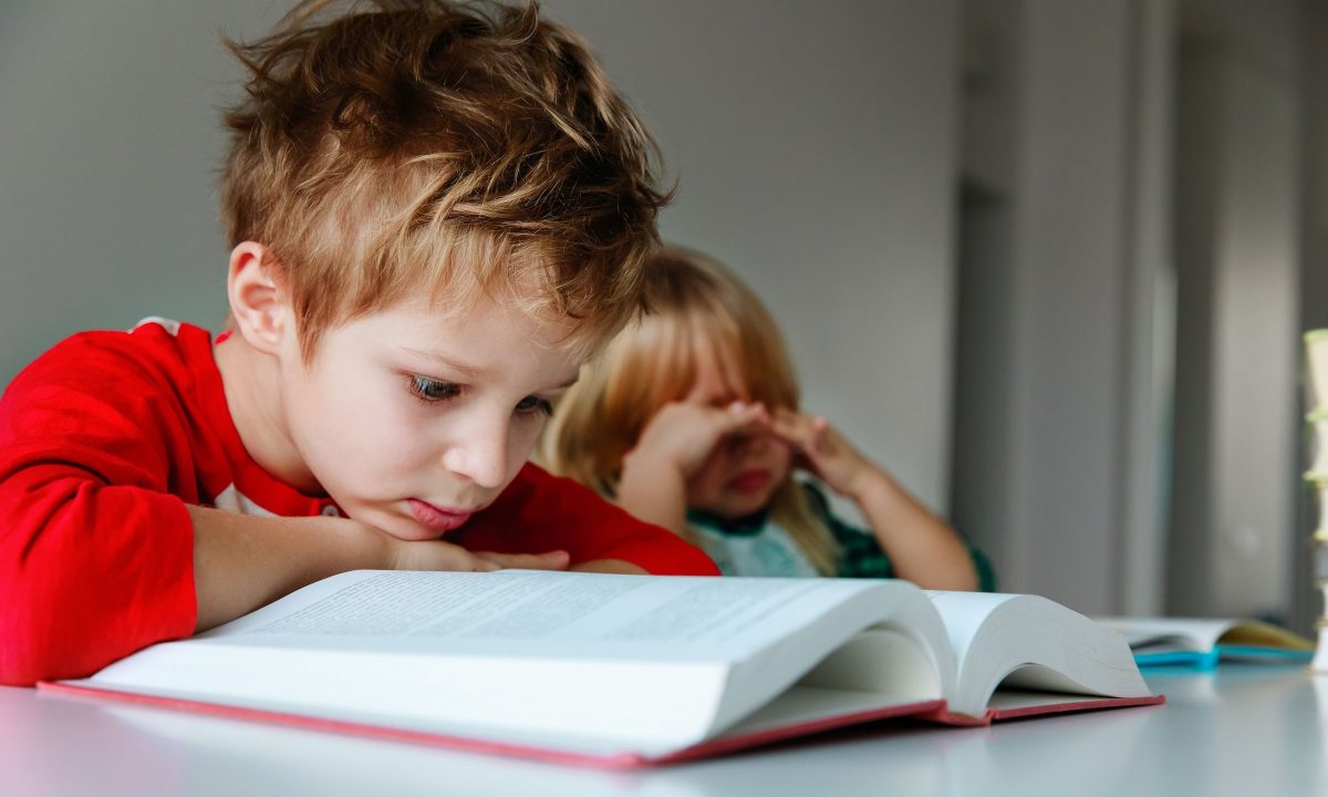 Ξεσπάσματα μετά το σχολείο: Οδηγός για γονείς που θέλουν ήρεμα απογεύματα