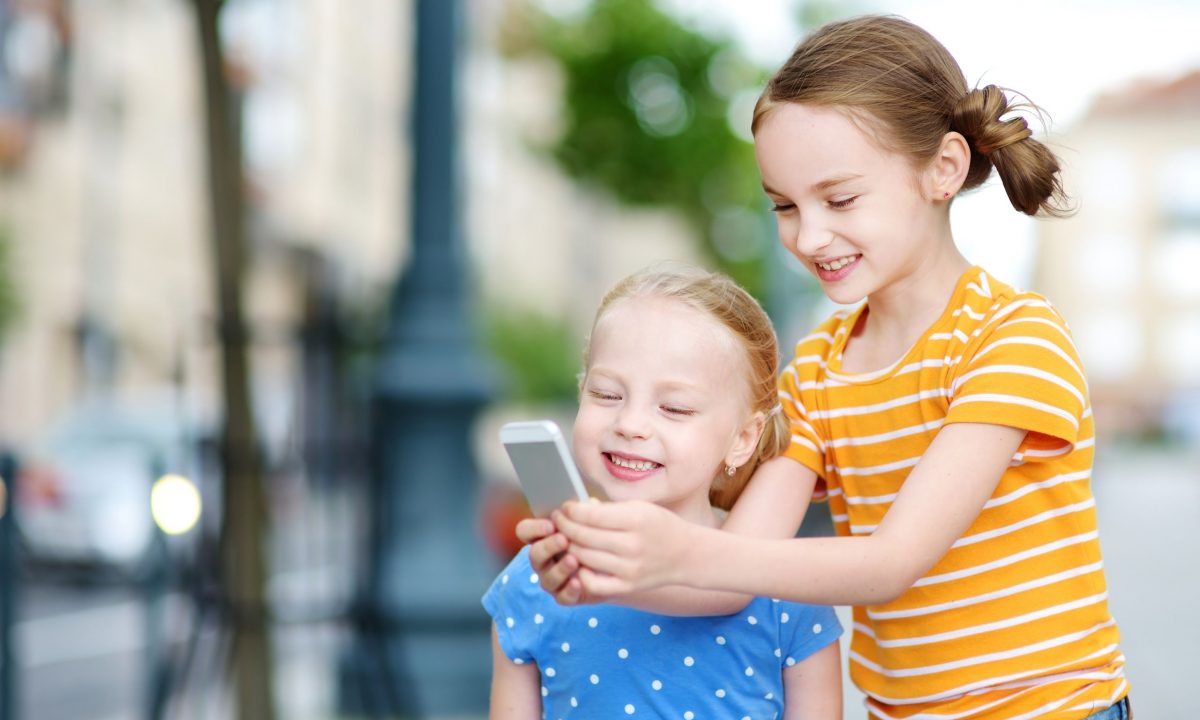 Οθόνες και παιδιά: Πώς επηρεάζουν την όραση και τον εγκέφαλό τους;- Τι μπορούν να κάνουν οι γονείς