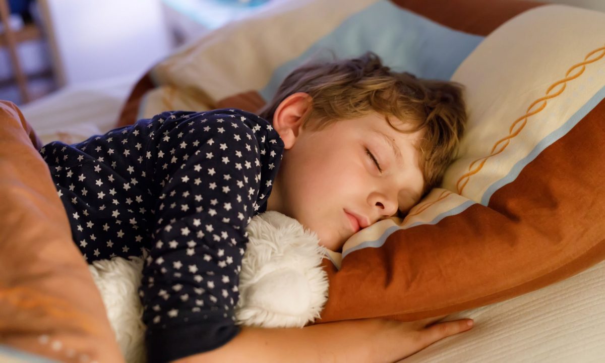 Τι ώρα πρέπει να κοιμούνται τα παιδιά όταν έχουν σχολείο;