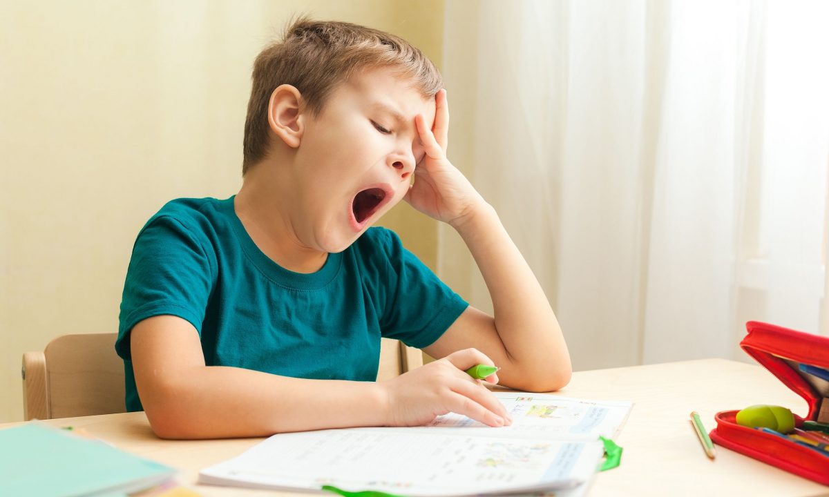 Πώς μπορώ να βοηθήσω το παιδί μου να συγκεντρώνεται καλύτερα στα μαθήματα;