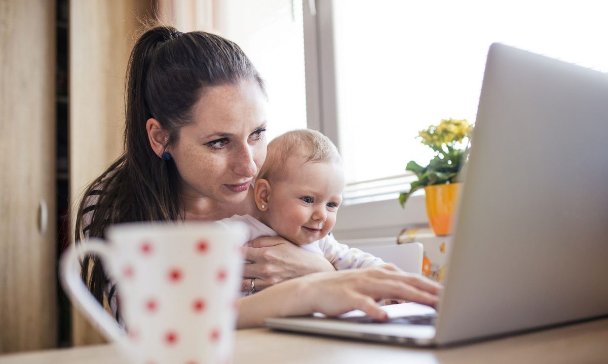 Γιατί οι γυναίκες δουλεύουν σαν να μην έχουν παιδιά και τα φροντίζουν σαν να μην εργάζονται;