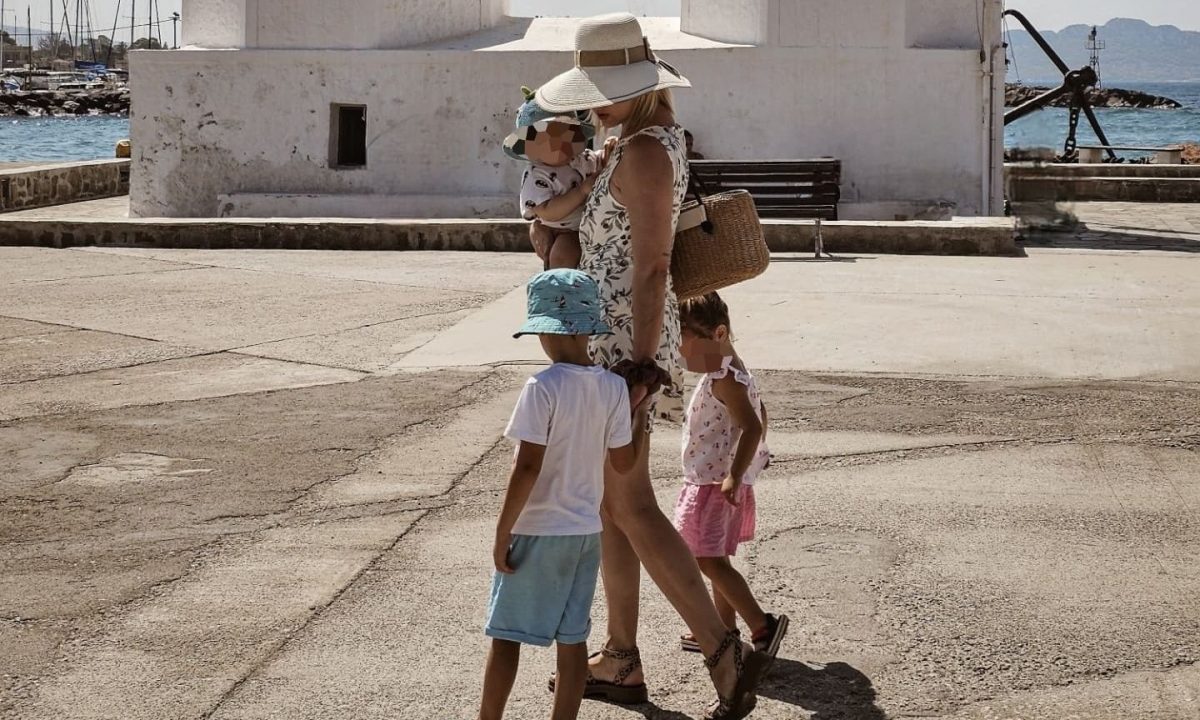 Μαντώ Γαστεράτου: Οι φωτογραφίες από τις διακοπές με τα παιδιά της είναι γεμάτες τρυφερότητα