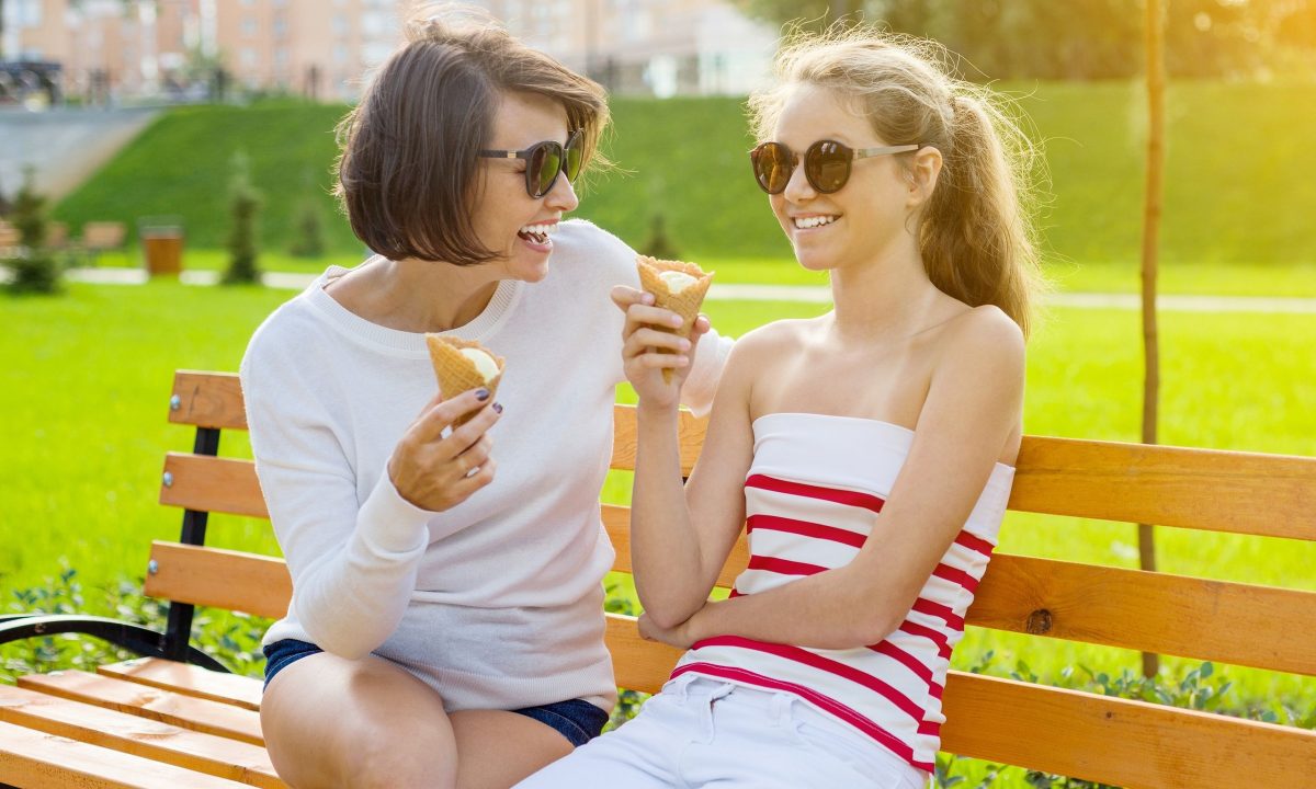 15 tips για να «χτίσετε» μια γερή σχέση με το παιδί σας στην εφηβεία