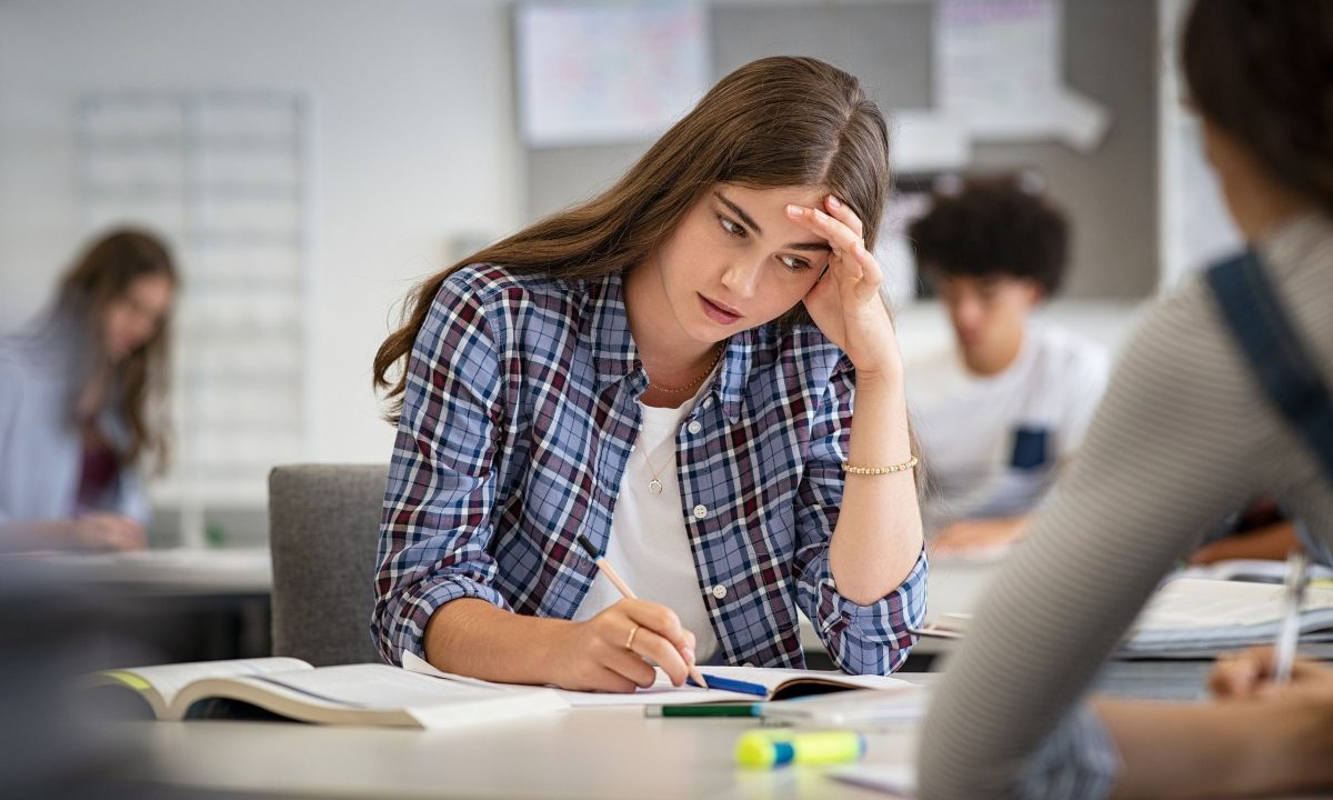 6 πράγματα που το έφηβο παιδί σας θα ήθελε να γνωρίζετε για το σχολικό άγχος