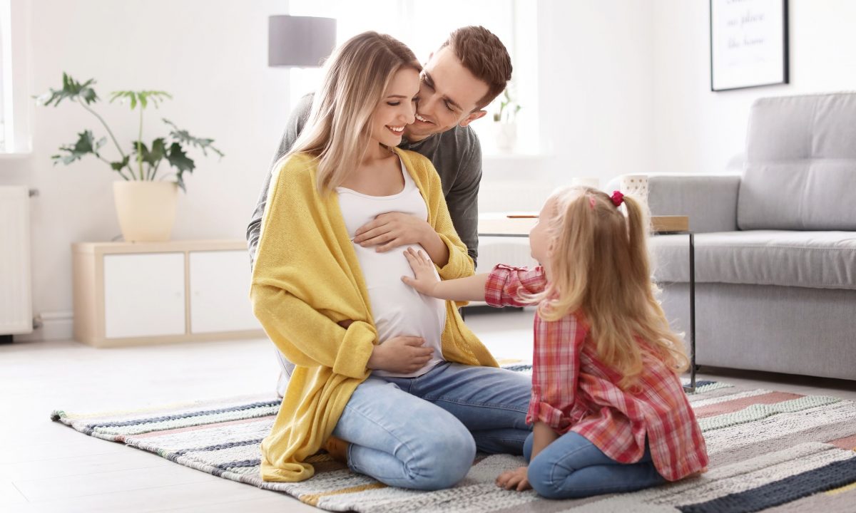 Πώς να πείτε στα παιδιά σας ότι είστε έγκυος – Ο απόλυτος οδηγός ανά ηλικία