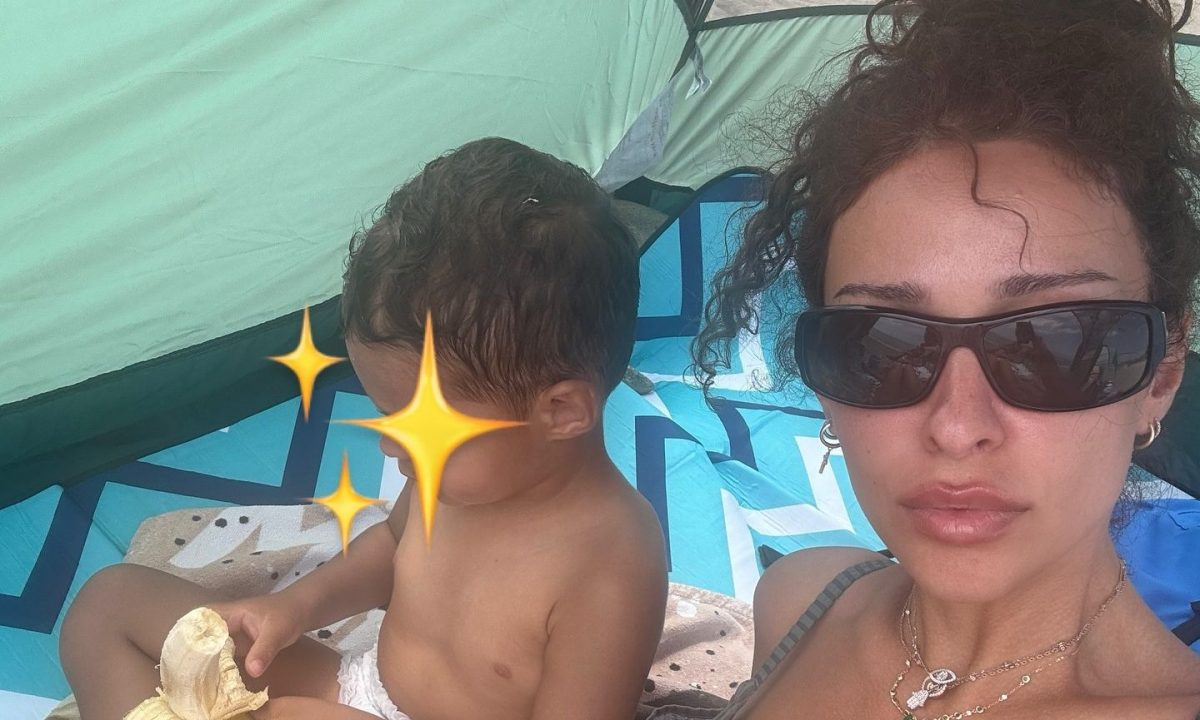 Η Ελένη Φουρέιρα αποχαιρέτησε τον Αύγουστο με 7 φώτο του γιου της, Ερμή