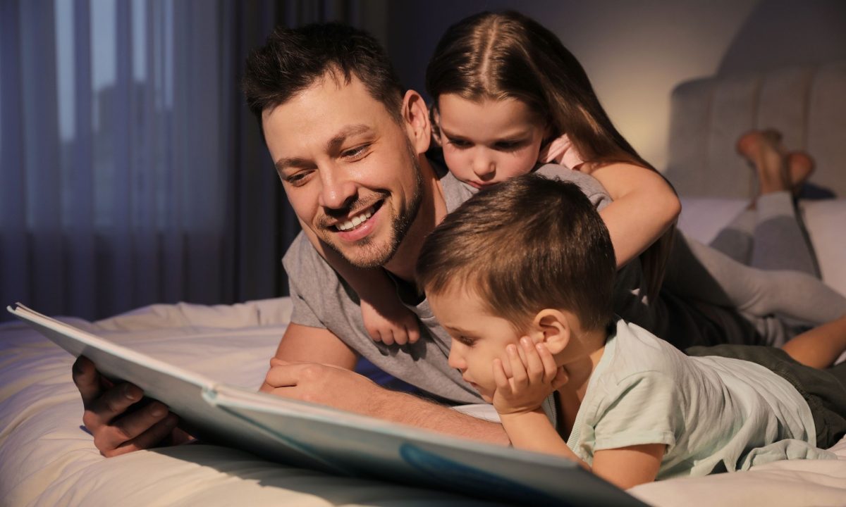 Η δύναμη της αφήγησης: πώς τα παραμύθια καλλιεργούν την ψυχοσυναισθηματική ανάπτυξη του παιδιού