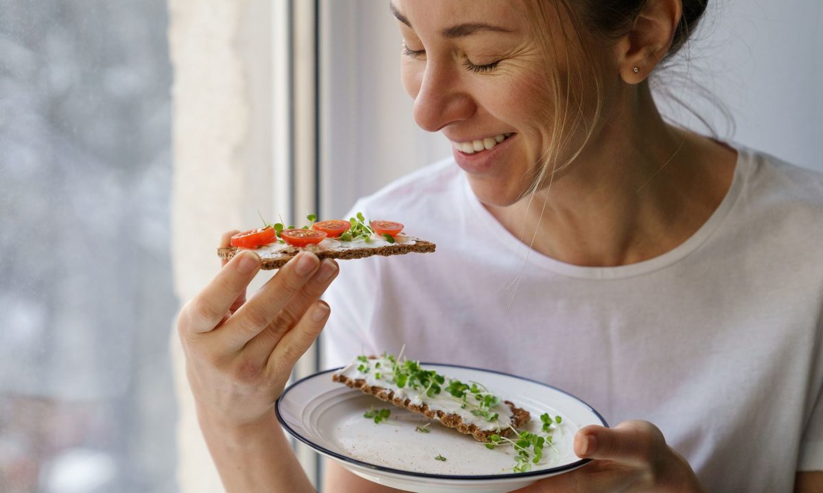 8 τροφές που καλό είναι να τρώτε περισσότερο μετά τα 40, σύμφωνα με διαιτολόγους
