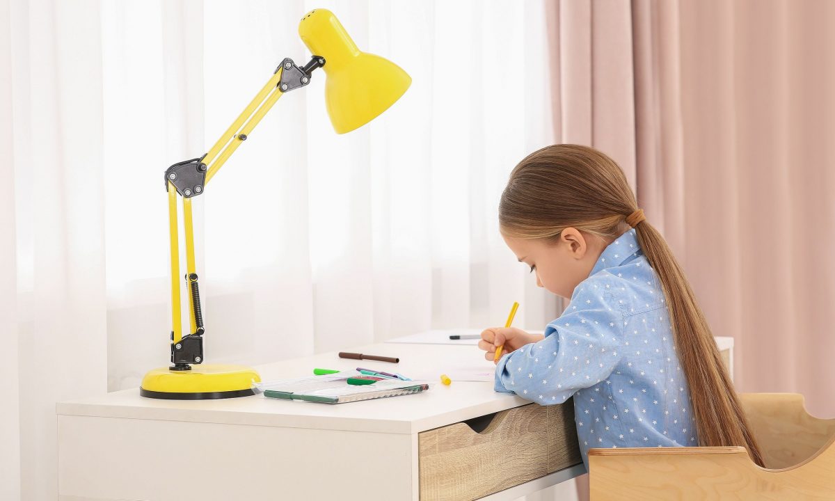 Οργανώστε τον χώρο μελέτης του παιδιού: Ιδέες για όμορφα και πρακτικά παιδικά γραφεία