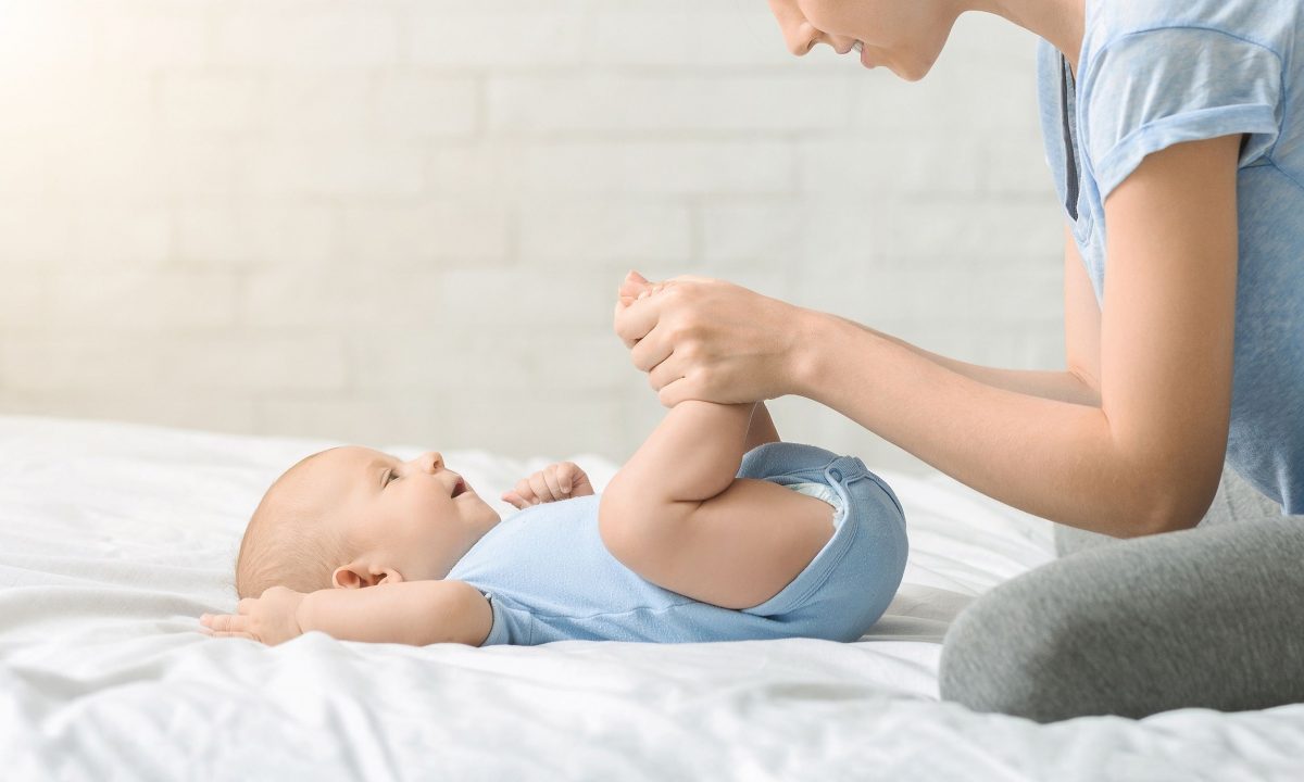 Γιατί πρέπει να κάνουμε μασάζ στο μωρό μας πριν τον ύπνο;