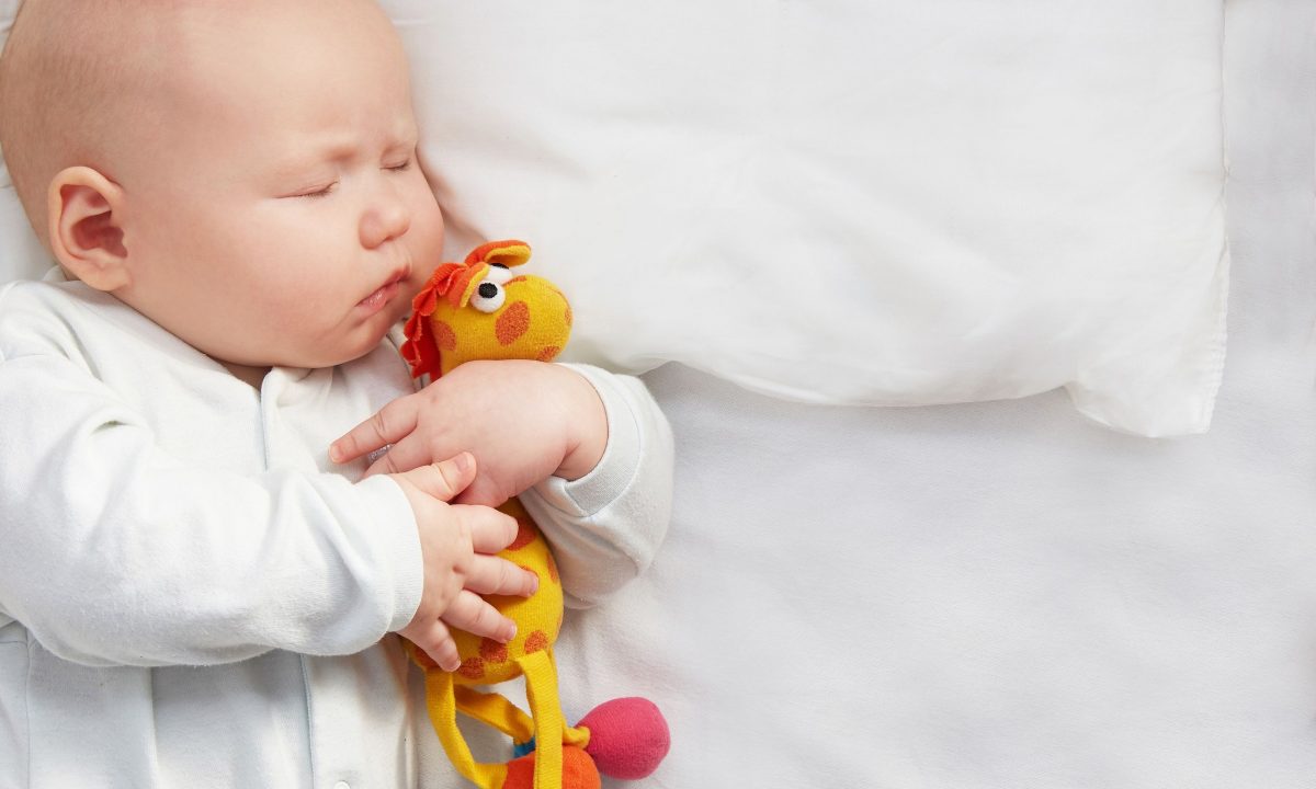 Γιατί τα μωρά δεν πρέπει να κοιμούνται σε μαξιλάρι;