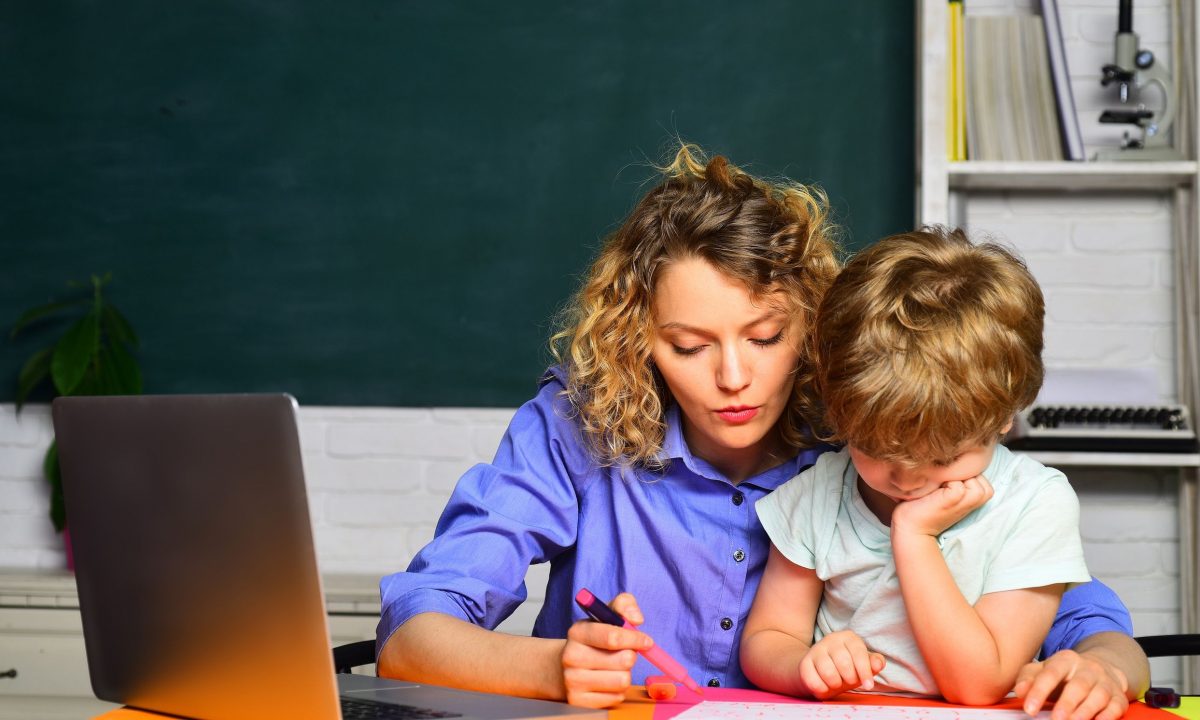 Προβλήματα σχολικής απόδοσης: Τι να κάνετε αν το παιδί σας υστερεί στο σχολείο