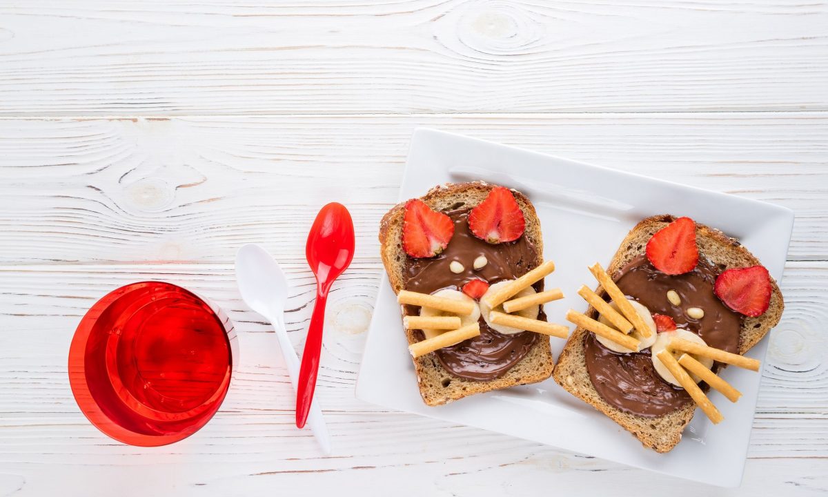 Φέτες του τοστ - γατούλες με πραλίνα και φρούτα