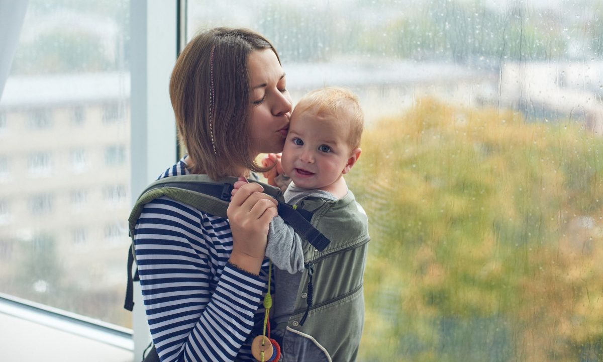 Γιατί το μωρό με θέλει συνέχεια δίπλα του; Είναι φυσιολογικό;