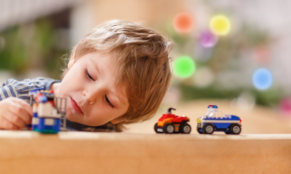 Πώς να μεγαλώσετε ένα εσωστρεφές παιδί με αυτοπεποίθηση