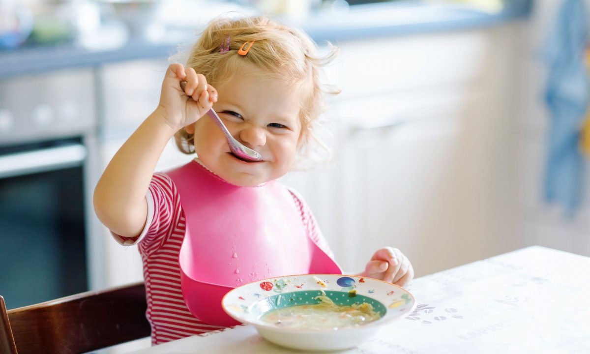 13 tips για να κάνετε τα παιδιά σας να δοκιμάσουν νέες τροφές