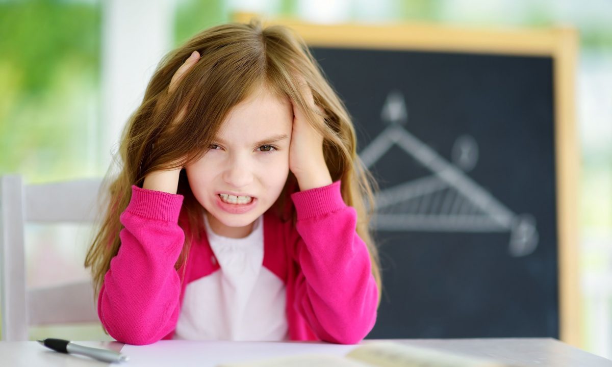 Κατάρρευση μετά το σχολείο: Πώς να αντιμετωπίσετε τις απογευματινές εκρήξεις των παιδιών