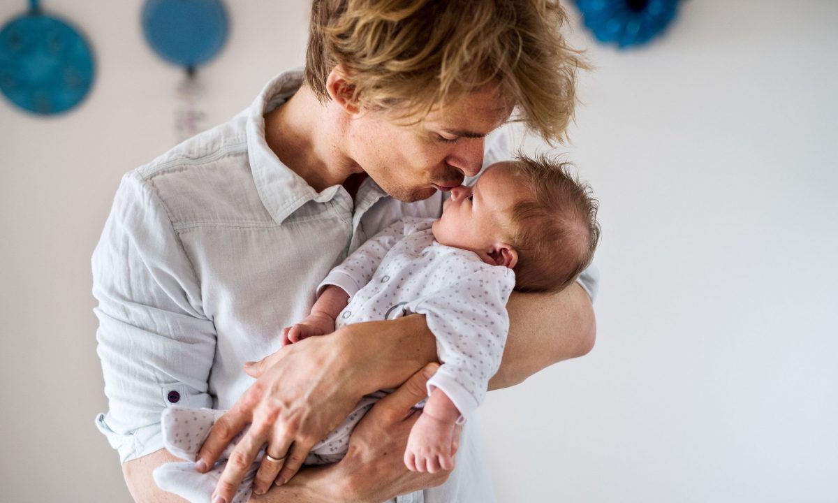 6 τρόποι να ενθαρρύνετε και να στηρίξετε τους νέους μπαμπάδες