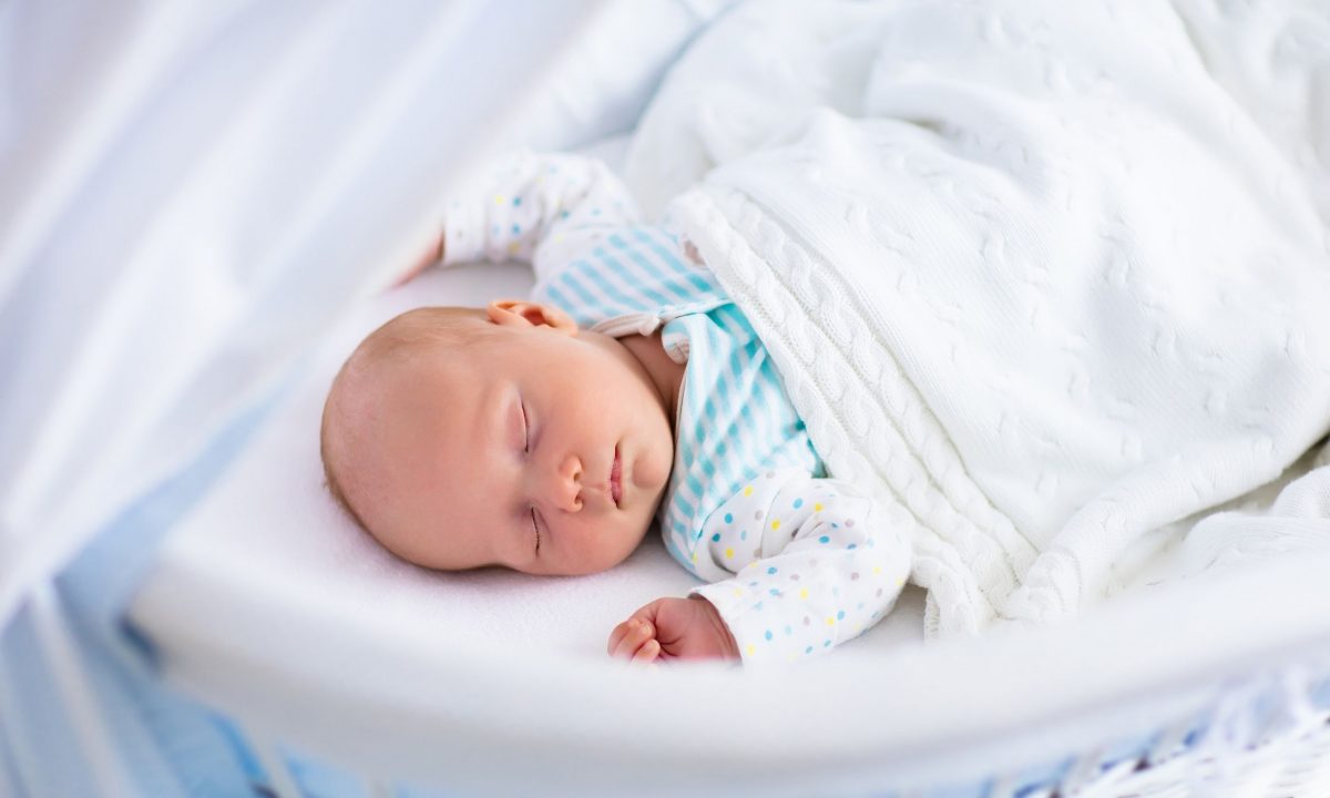 Τι γνωρίζουν οι ειδικοί για τον ύπνο των μωρών που αγνοούν οι γονείς